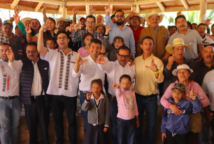 Eduardo Rivera visita Pahuatlán y Honey "Puede haber un mejor camino en el campo y en la salud"