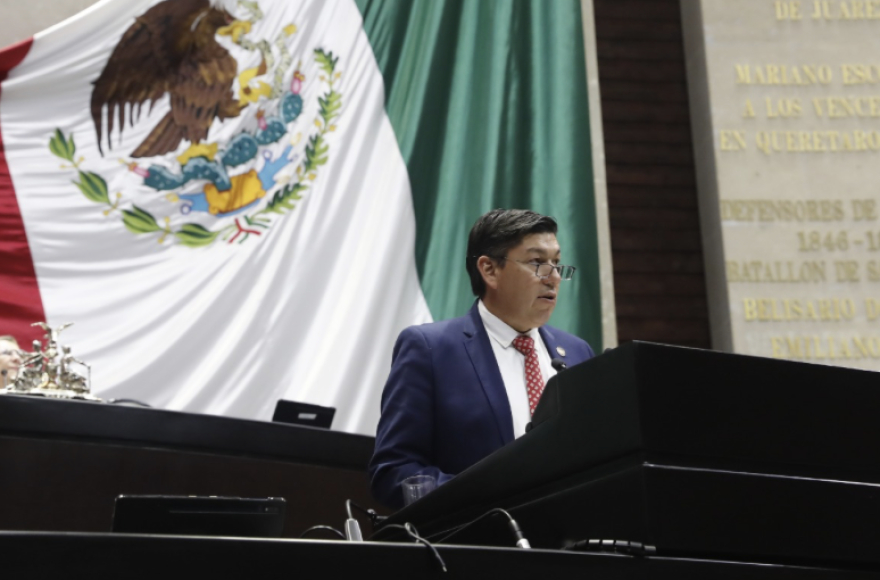 La 4T busca obligar a escuelas particulares a que el 10% de su matrícula cuente con becas de estudio