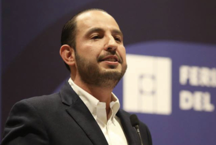 “Xóchitl Gálvez no tiene cola que le pisen”, advierte Marko Cortés durante mesa política en la FIL