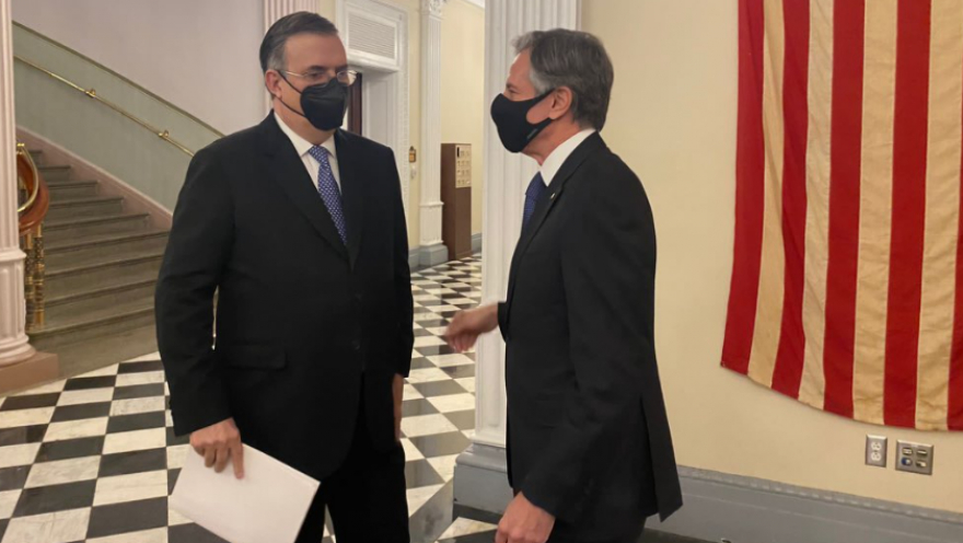 Ebrard entrega carta de AMLO a Joe Biden para proponerle programas de la 4T