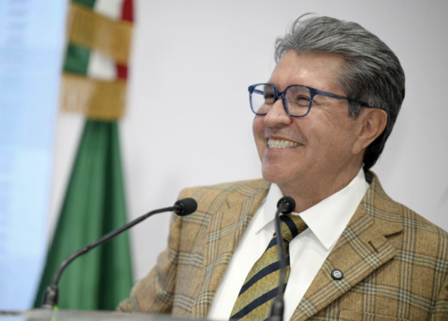 Monreal se dice víctima del buró de crédito por cobros automatizados y anuncia iniciativa para ir contra empresas abusivas