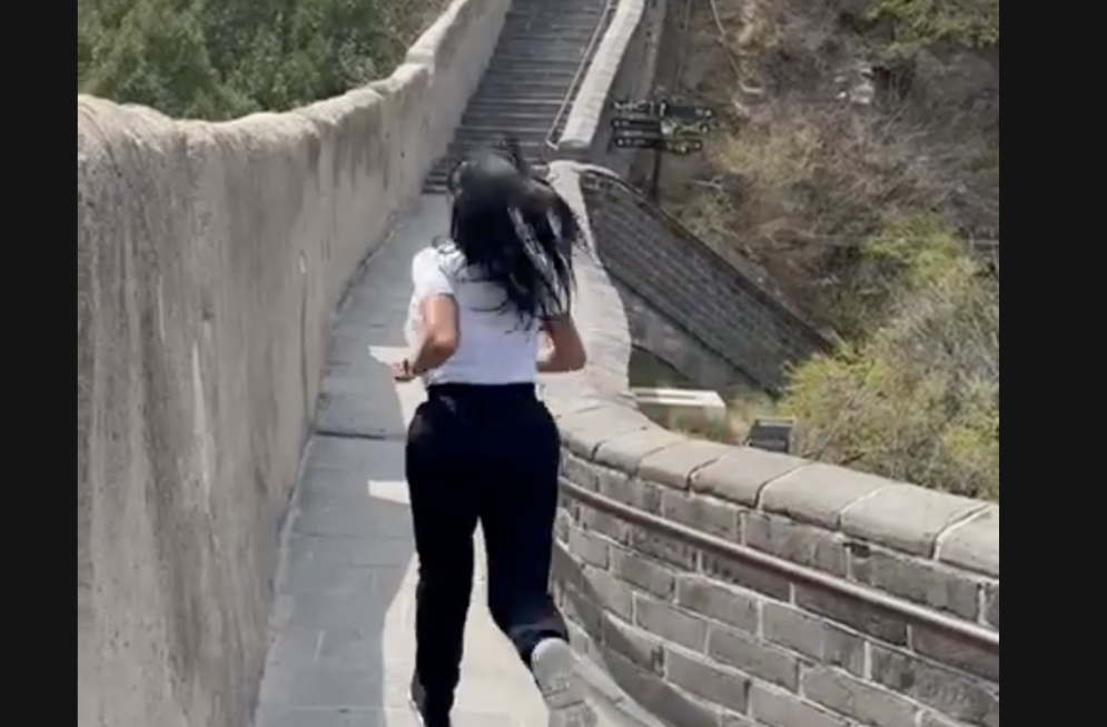 Exhiben vacaciones del bienestar de diputada de morena ahora en China; presumió rutina de ejercicio en la muralla China