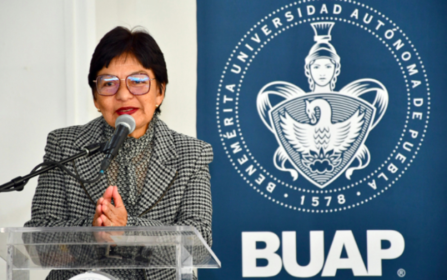 Toma protesta Irma García como directora de la Preparatoria 2 de Octubre de 1968