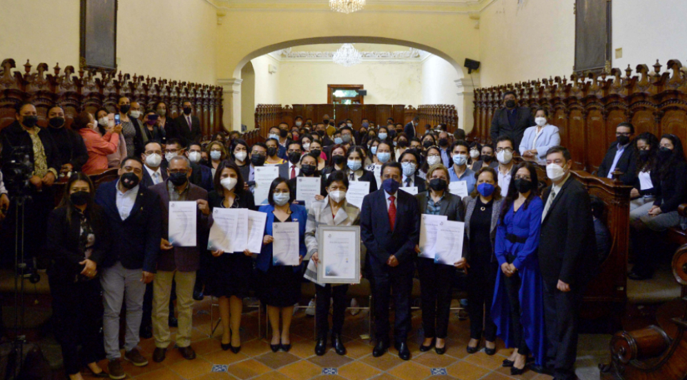 Lilia Cedillo entrega Premio Ceneval al Desempeño de Excelencia-EGEL a 70 egresados de la BUAP