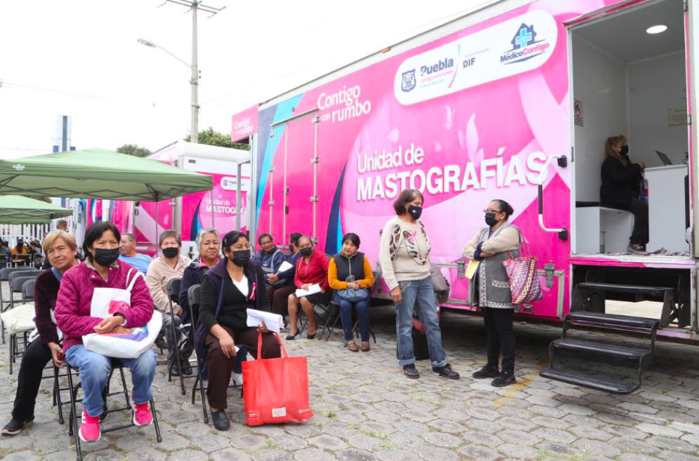 Con jornada de salud celebra el 1er aniversario de &quot;siempre contigo&quot;