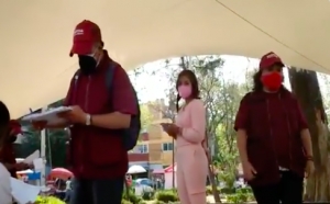 Siervos de la Nación agreden a ciudadano por grabarlos cuando pedían INE a cambio de vacunas