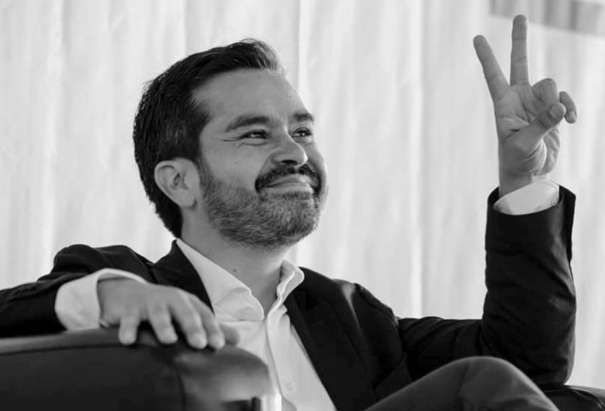 Máynez regresa para criticar encuestas de morena para preguntar sobre el destino del Poder Judicial