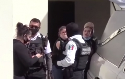 Ana Delia Valencia Chávez pelea con la exesposa del doctor Mireles