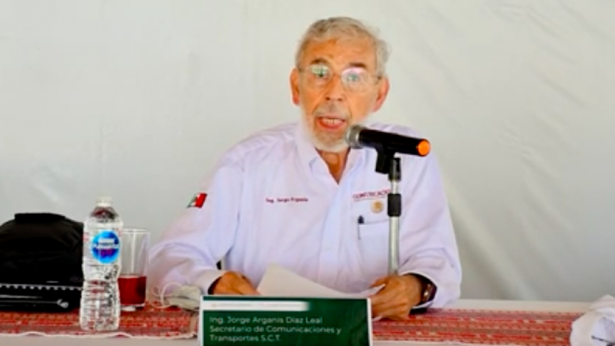 Titular de la SCT en desacuerdo con que militares construyan proyectos estrella de la 4T "A lo mejor me corren por eso"