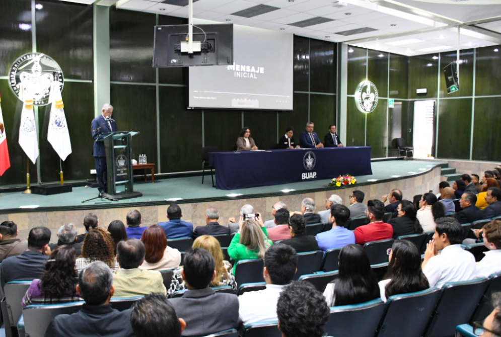 Rinde su 3er informe director de la Facultad de Ingeniería de la BUAP