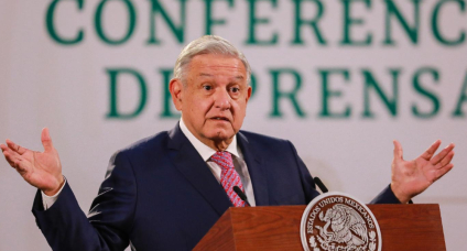 Acusa AMLO que sus opositores buscan prohibir las ‘mañaneras’