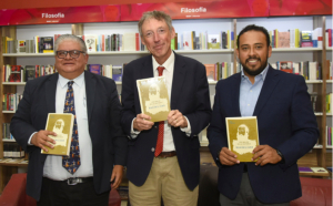 Presentan en la BUAP “Los malos de la historia: Maximiliano”, obra del historiador español, Will Fowler
