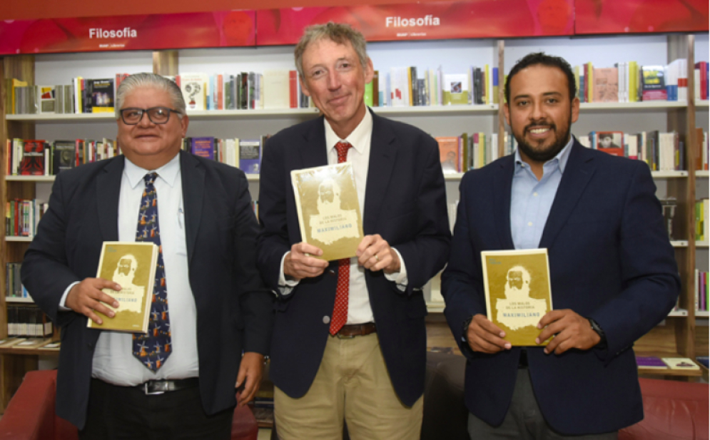 Presentan en la BUAP “Los malos de la historia: Maximiliano”, obra del historiador español, Will Fowler
