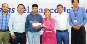 Acompaña Cuéllar Cisneros la entrega de becas Benito Juárez