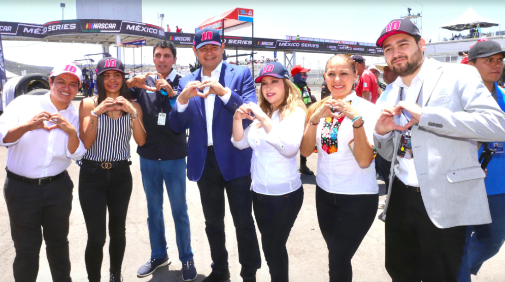 Armenta asistió a la tercera fecha de la Nascar México en Amozoc