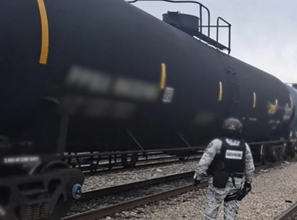 Huachicol imparable; decomisan ahora vagones de tren en donde transportaban 15 millones de litros de combustible robado