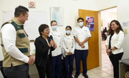 Acude Lilia Cedillo a jornada de salud comunitaria en Azumiatla