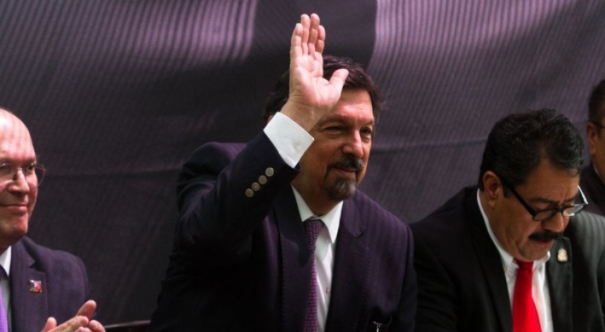 Napoleón Gómez Urrutia da positivo a COVID-19