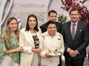 Josefina Rodríguez da banderazo a la temporada de chiles en nogada