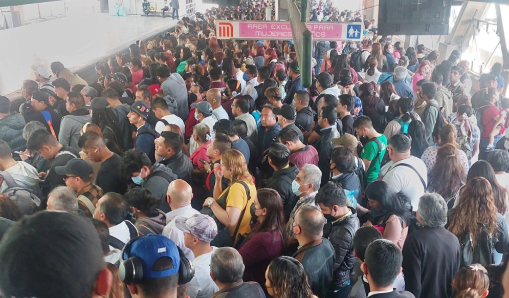 Se registran retrasos y aglomeraciones en líneas A, B, 5, 7 y 8 del Metro en CDMX