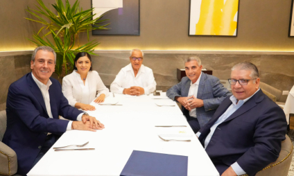 Pepe Chedraui sostiene reunión con expresidentes municipales
