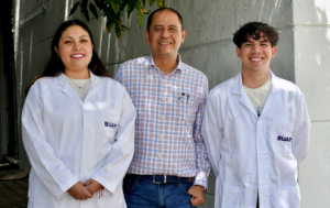 Alumnos de la BUAP estudian antimicrobianos de origen natural