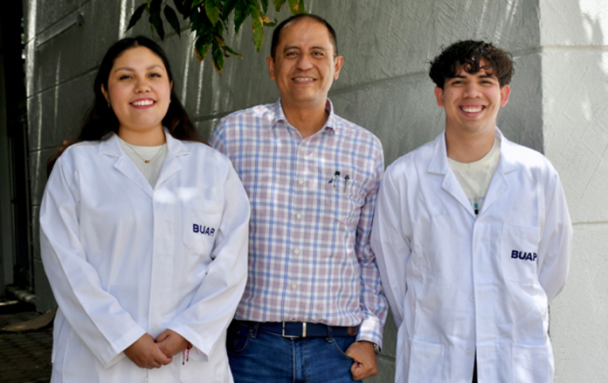 Alumnos de la BUAP estudian antimicrobianos de origen natural