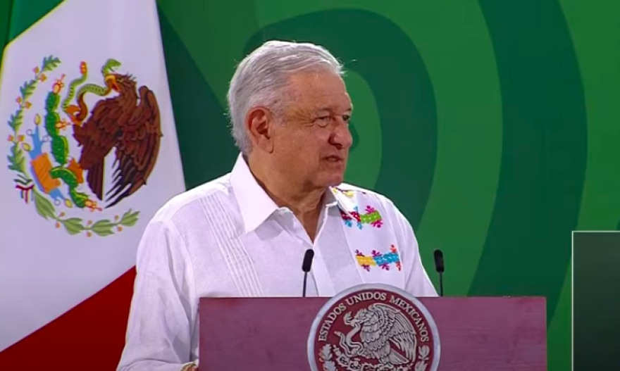 AMLO compara saqueo colonial con el presunto periodo neoliberal; pide al PRI definirse en materia energética