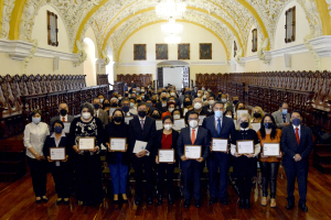 BUAP reconoce a docentes con más de 20 años de servicio