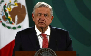 AMLO presume que tiene la autoridad moral para sugerir al INE que ahorre