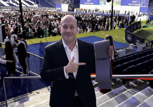 ¡Lo logró! Enrique Alfaro presume nuevo título como Máster en Dirección de Fútbol en la Universidad del Real Madrid