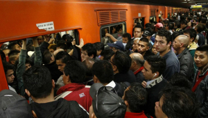 Con retrasos en líneas 2, 3, 7, 8 y 9, usuarios del Metro se quejan en redes: “pero viene Rosalía”