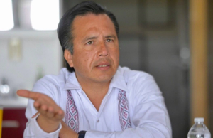 Cuitláhuac se envalentona ante amenaza en el senado de desaparición de poderes; “adelante” dice