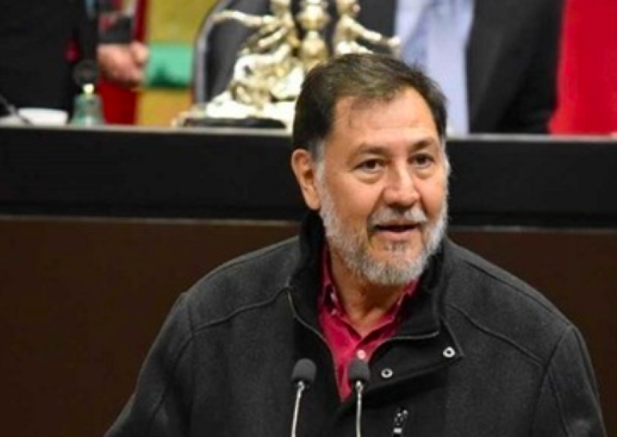 Noroña arremete contra Emmanuel Macron por su postura frente a los antivacunas; lo llama “imbécil”