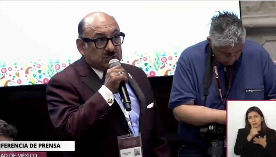 Lord Molécula hace comentario polémico sobre “senos” frente a Clara Brugada; termina ofreciendo disculpas