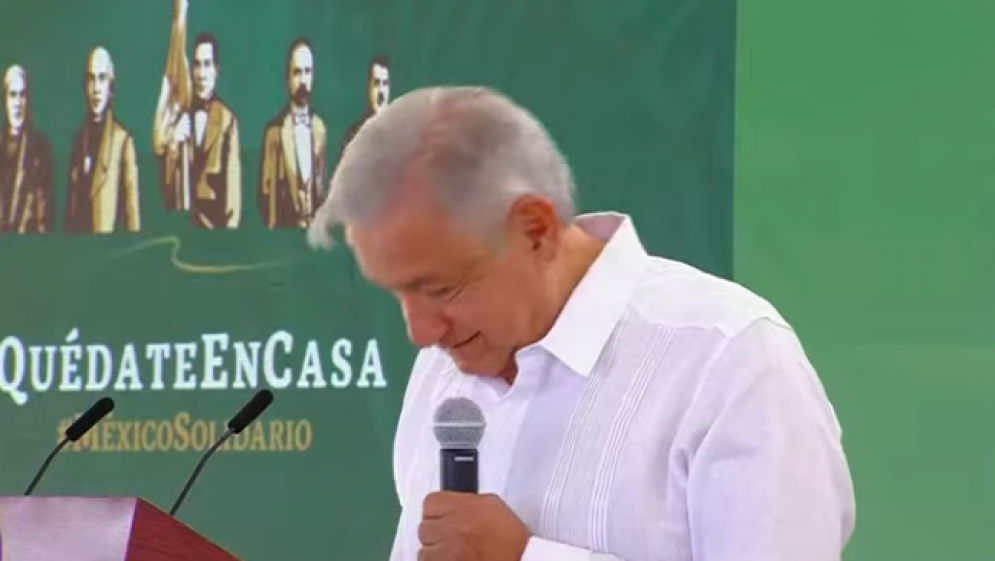 Me rayé AMLO tras recoger moneda de 10 pesos en la mañanera