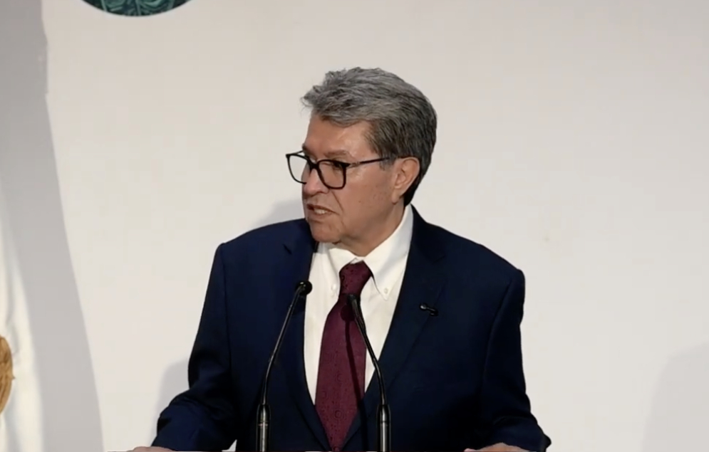 Monreal pide no escudarse en asuntos partidistas y respaldar a Sheinbaum por migrantes en EU