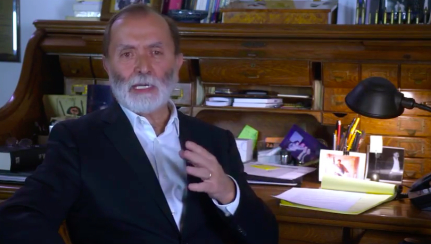 Epigmenio Ibarra califica a quienes defienden al INE como "bots"