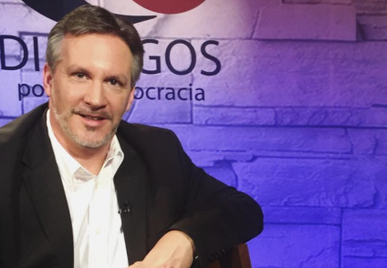 John Ackerman llama a regular redes sociales rumbo a 2024: “es urgente”, dice