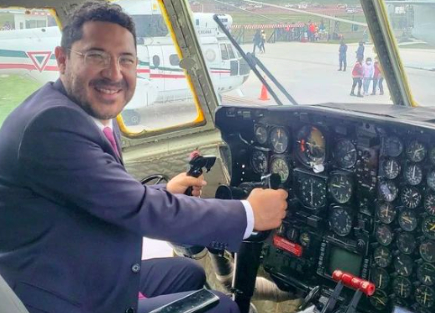 Martí Batres presume que gana menos pero trabaja "5 veces más"