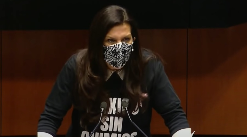 Kenia López Rabadán