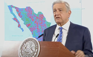 AMLO advierte que en Nuevo León no hay agua para que llegue Tesla pero presume que en el sureste hay mucho vital líquido