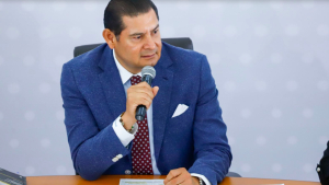 Armenta asegura que duplicará matrícula de estudiantes de medicina