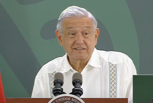 AMLO responde a Xóchitl Gálvez por petición de no reírse de los mexicanos: ¿qué quieren… que esté petrificado?