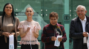 Claudia Sheinbaum acompañando a AMLO inauguración del Banco del Bienestar en Gustavo A. Madero