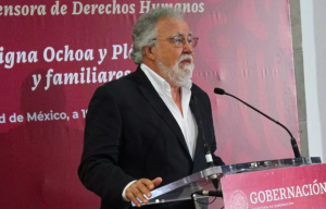 Denuncian a Alejandro Encinas ante la FGR por presunta falsificación de documentos en caso Ayotzinapa
