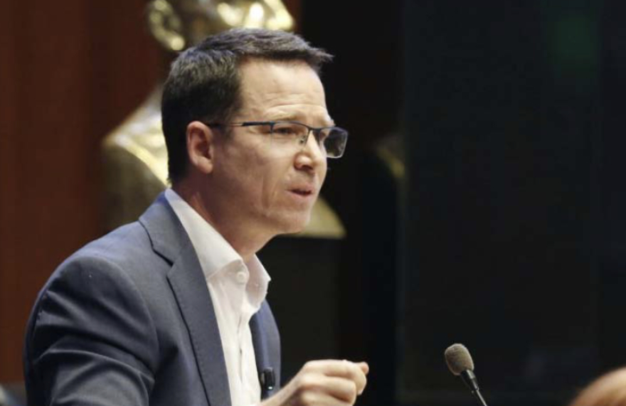 Anaya exhibe frente a Rosa Icela mega negocio del huachicol fiscal instaurado por Morena