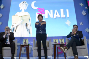 Lilia Cedillo presenta su libro Otra vez a las andadas. Bichos y algo más en la FENALI