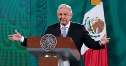 Prepara AMLO nueva rifa para entregar residencias, terrenos y un palco en el Estadio Azteca