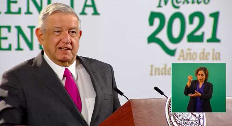 Televisión española llama estúpido a AMLO tras negarse a ponerse el cubrebocas